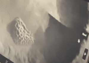 30-mile-unnatural-ridge-photographed-on-mars-next-to-chasm